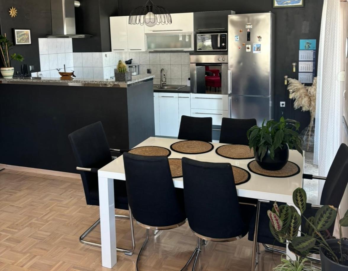 Apartment Magnolia โตรกีร์ ภายนอก รูปภาพ