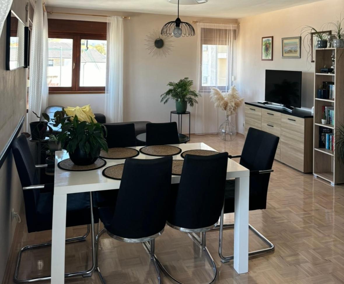 Apartment Magnolia โตรกีร์ ภายนอก รูปภาพ